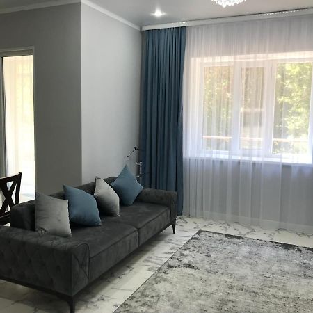 Люкс Апартаменты На Назарбаева Uralsk Dış mekan fotoğraf